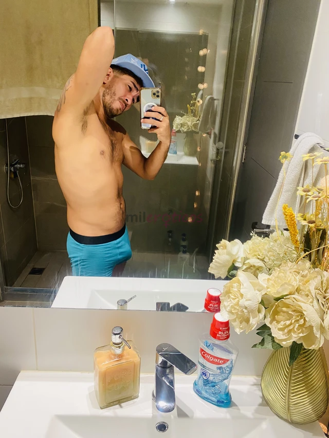 Soy daven 29 anos 1 70 m atractivo limpio y muy complaciente activo con excelente dotacion y amante del contacto real besos caricias y un trato cercan...