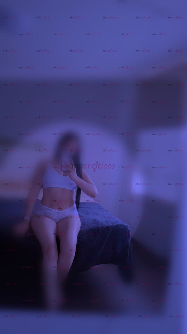 FOTOS DE LINDA COLOMBIANA DE CARA MUY LINDA; DELGADA DE CABELLO LARGO NEGRO PIEL BLANCA