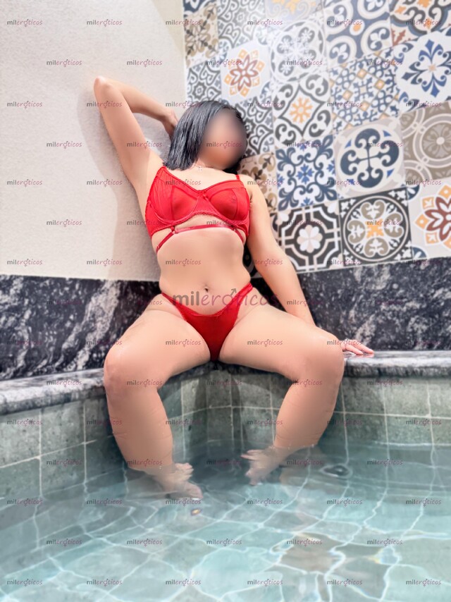 FOTOS DE ZAFIRO SENSUAL Y HERMOSA CHICA DISPUESTA A COMPLACERTE