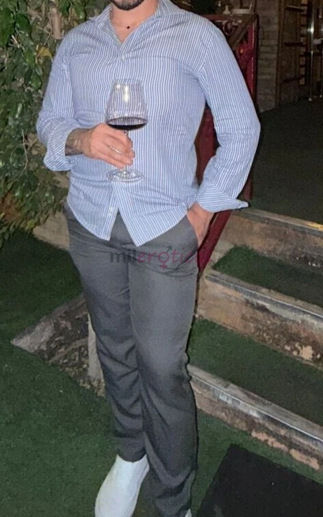 Sou um garoto educado discreto e muito responsavel ideal para quem valoriza seguranca respeito e boa companhia tenho boa apresentacao higiene impecave...