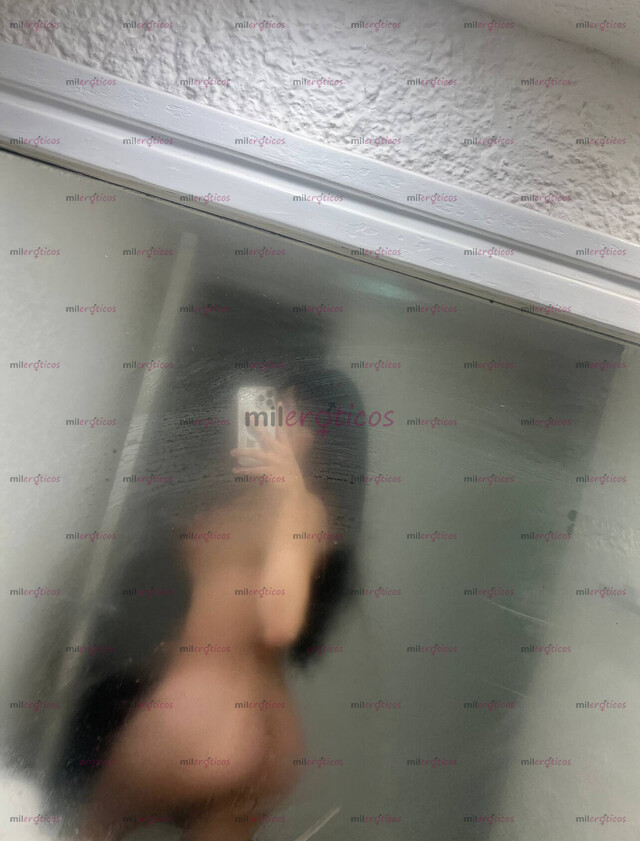 FOTOS DE PROMO DE ÚLTIMO DÍA CHICA ALTA BLANCA CON CABELLERA OBSCURA