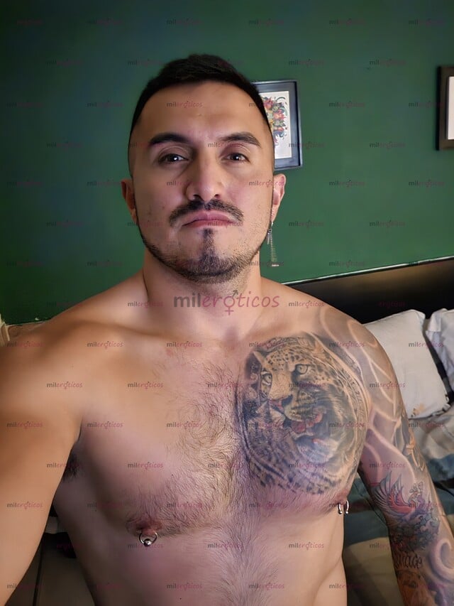 FOTOS DE ACTIVO. MASCULINO. FETICHISTA Y DOMINANTE.