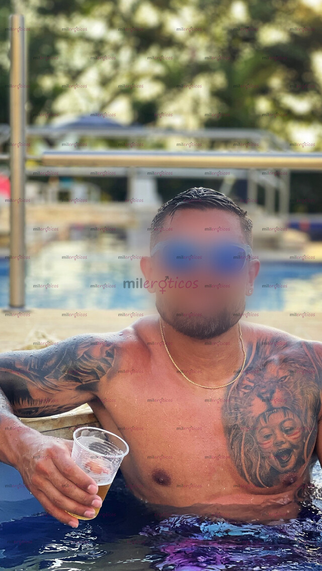 FOTOS DE ATHLETIC AND GENTLEMANLY ESCORT, WOMENS ONLY