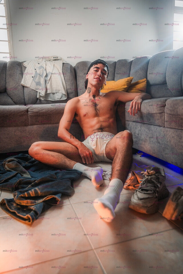 FOTOS DE CHICO DOMINANTE Y ARRECHO CREADOR DE CONTENIDO EXPLICITO Y SIN CENSURA