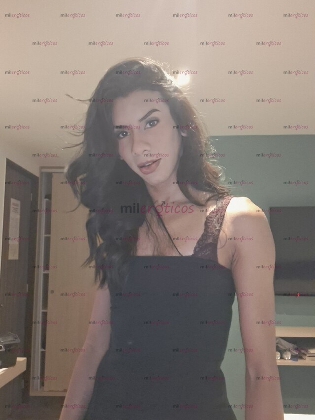 FOTOS DE LA MAS CRITICADA , SOLO PASA UN BUEN MOMENTO, SEXY CULONA DOTADA Y NO REACTIVA .