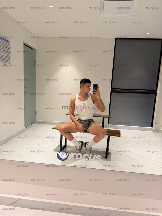 FOTOS DE MORENO VARONIL DOTADO. ACTIVO VERSATIL, SANO Y COMPLACIENTE CON LU