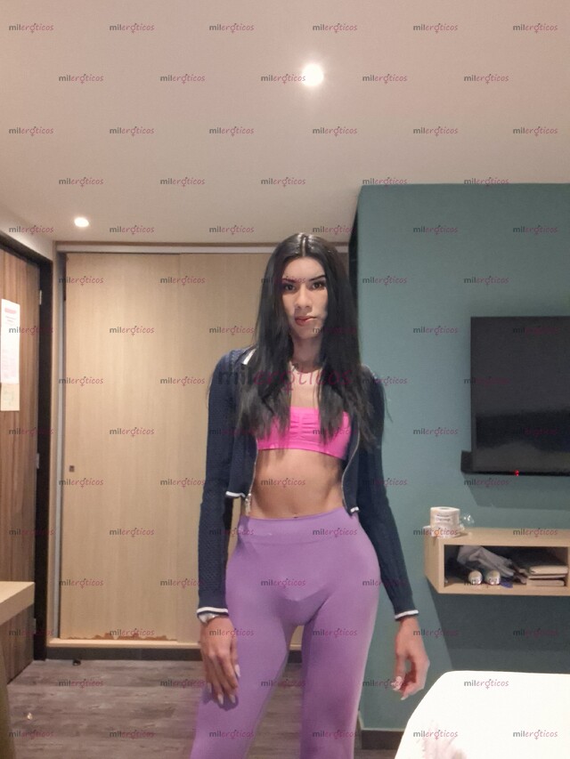 FOTOS DE LA MAS CRITICADA , SOLO PASA UN BUEN MOMENTO, SEXY CULONA DOTADA Y NO REACTIVA .