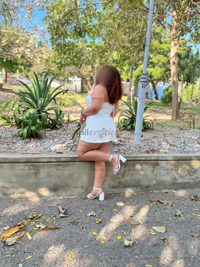 FOTOS DE SOY SOFI CHICA CURVY PARA VOLVERTE LOCO DE PLACER CALIENTE SOY BEBÉ