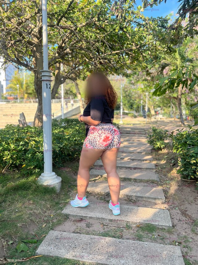 FOTOS DE SOY SOFI CHICA CURVY PARA VOLVERTE LOCO DE PLACER CALIENTE SOY BEBÉ