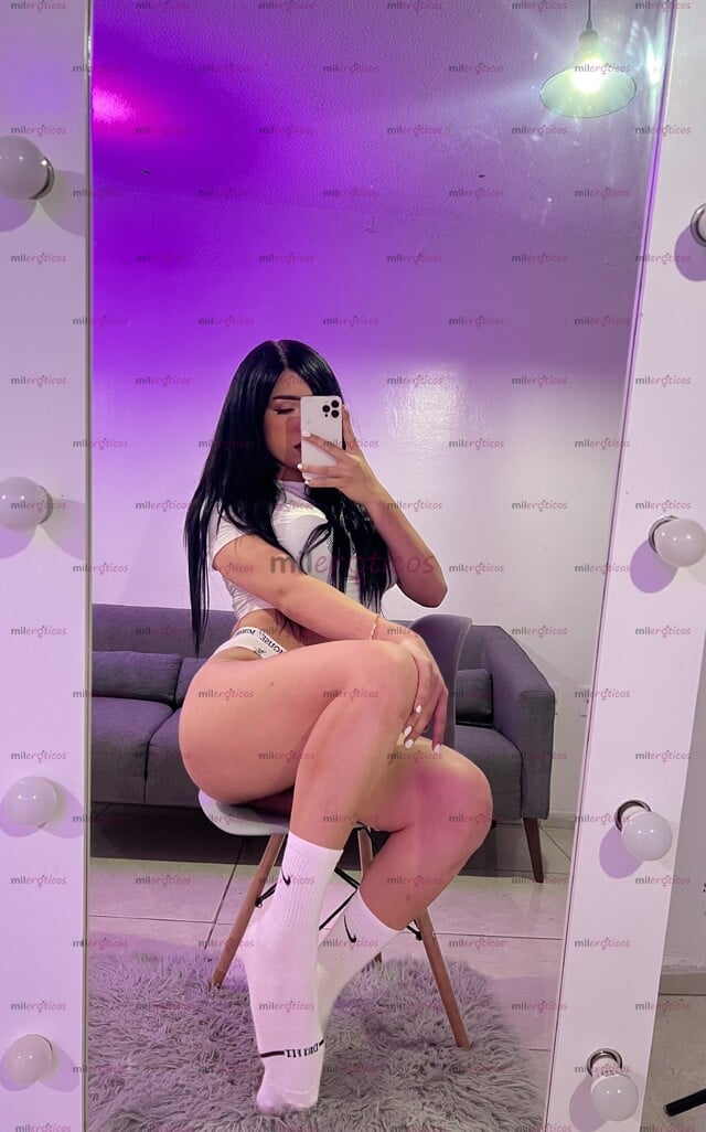FOTOS DE PROMO DE ÚLTIMO DÍA CHICA ALTA BLANCA CON CABELLERA OBSCURA