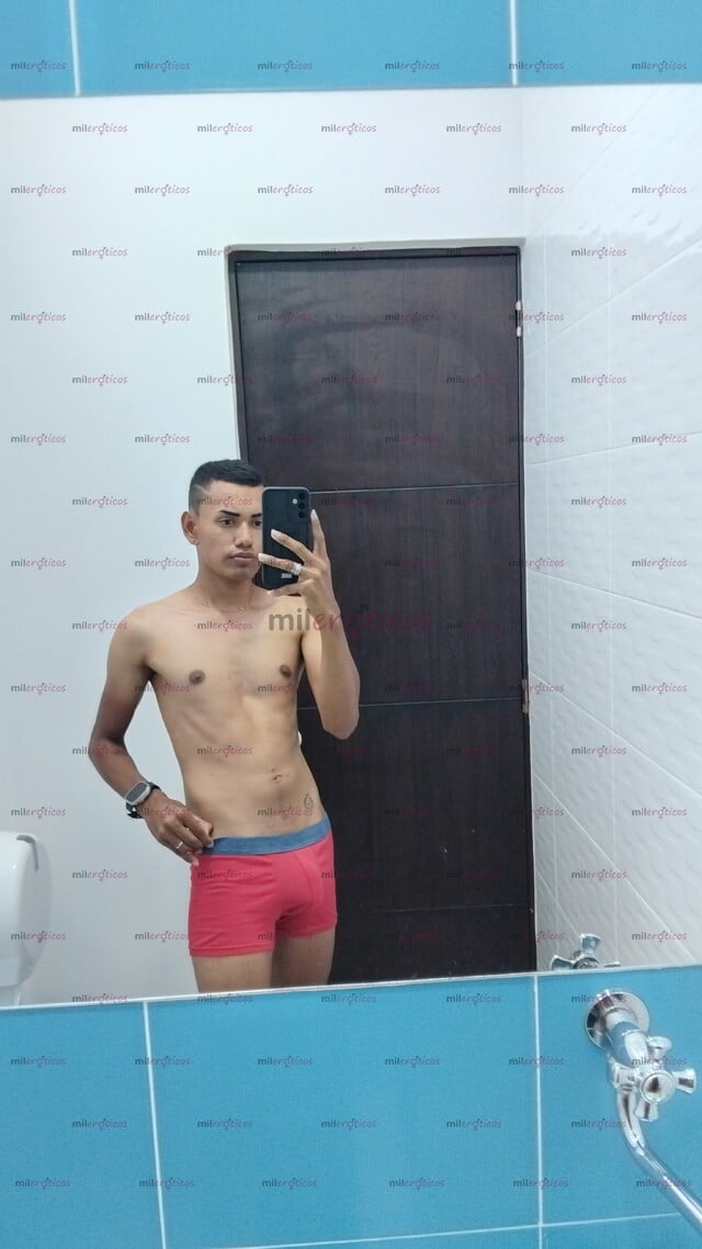FOTOS DE POLLO NUEVO DISPUESTO A COMPLACER TUS FETICHES Y FANTASÍAS SEXUALES