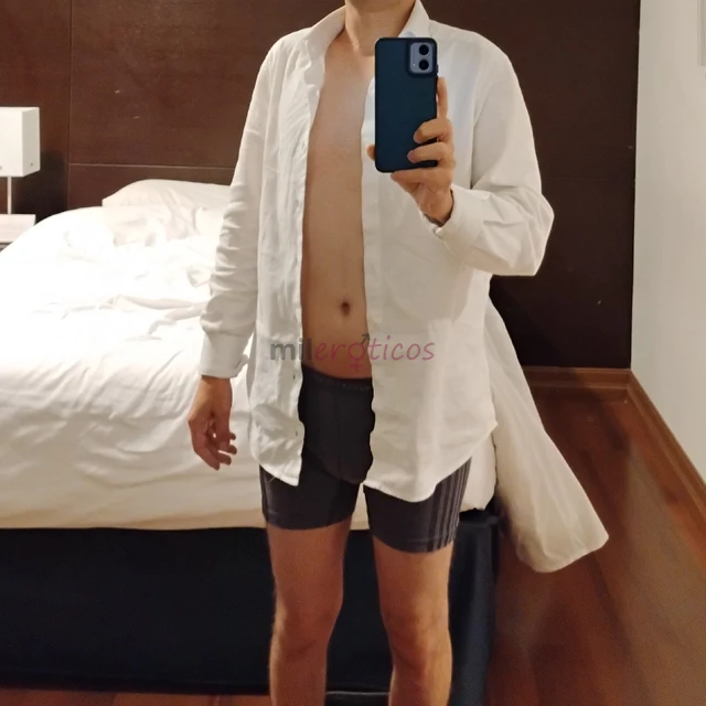 Ola sou branco magro baixo e discreto nao sou dotado e nao tenho local exclusivo para homem mais velho que seja coroa questao de gosto pessoal mesmo s...