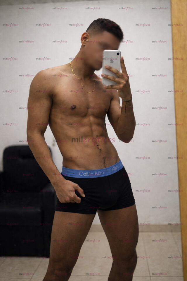 FOTOS DE JOVEN DOTADO, LIMPIO Y COMPLACIENTE. ERECCIÓN FIRME. 100% REAL. SIN AFANES.