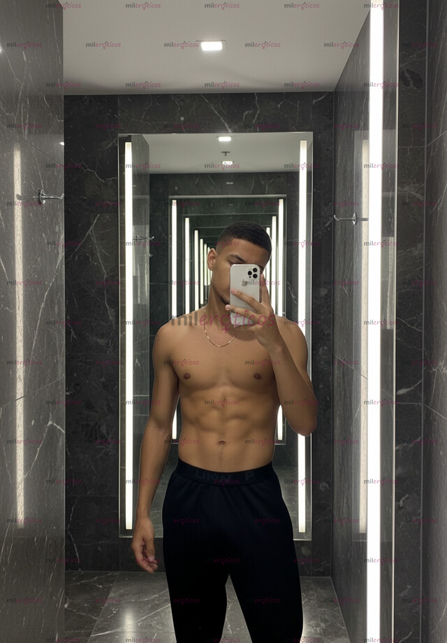 FOTOS DE JOVEN DOTADO, LIMPIO Y COMPLACIENTE. ERECCIÓN FIRME. 100% REAL. SIN AFANES.