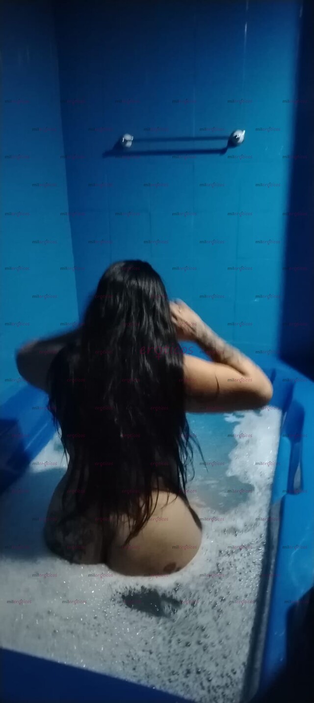 FOTOS DE GORDITA SENSUAL TATUADA, CABELLO LARGO Y MUY CARIÑOSA