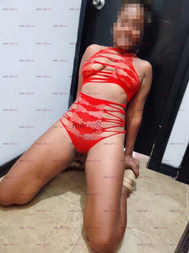 FOTOS DE MAMACITA DE EBANO, SUMISA Y ENTREGADA EN LA CAMA