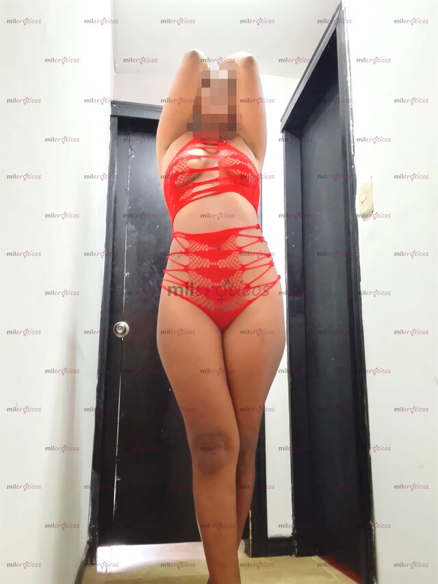 FOTOS DE MAMACITA DE EBANO, SUMISA Y ENTREGADA EN LA CAMA