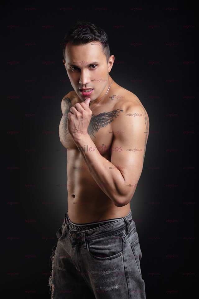 FOTOS DE MACHO ARRECHO DOMINANTE DISPUESTO A COMPLACERTE