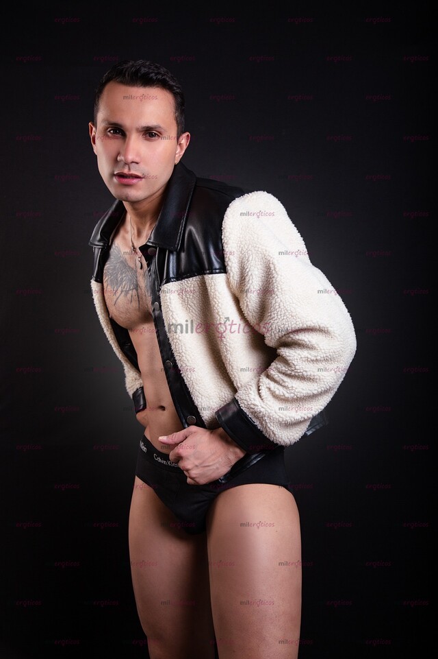 FOTOS DE MACHO ARRECHO DOMINANTE DISPUESTO A COMPLACERTE