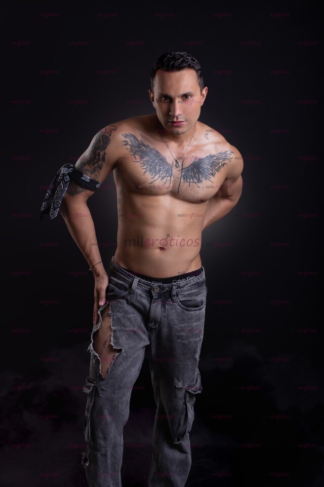 FOTOS DE MACHO ARRECHO DOMINANTE DISPUESTO A COMPLACERTE