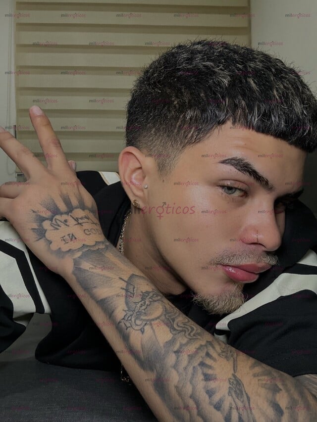 FOTOS DE CHICO JOVEN GUAPO Y SÚPER CALIENTE ATRACTIVO Y COMPLACIENTE