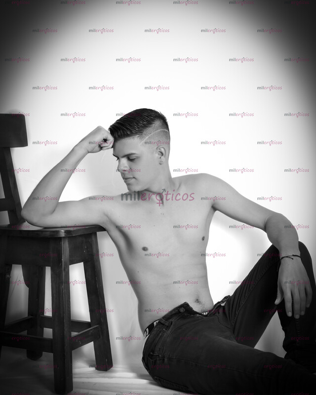 FOTOS DE AGUSTÍN ACOMPAÑANTE VERSÁTIL DE 27 AÑOS