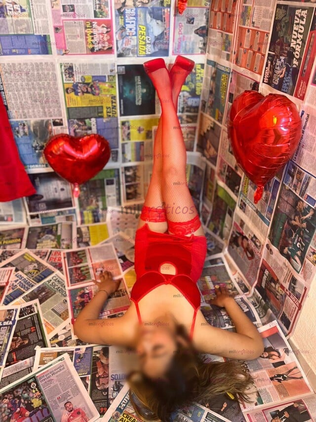 FOTOS DE LEYLA, DONDE EL ROJO NO SIMBOLIZA AMOR SIMBOLIZA DESEO