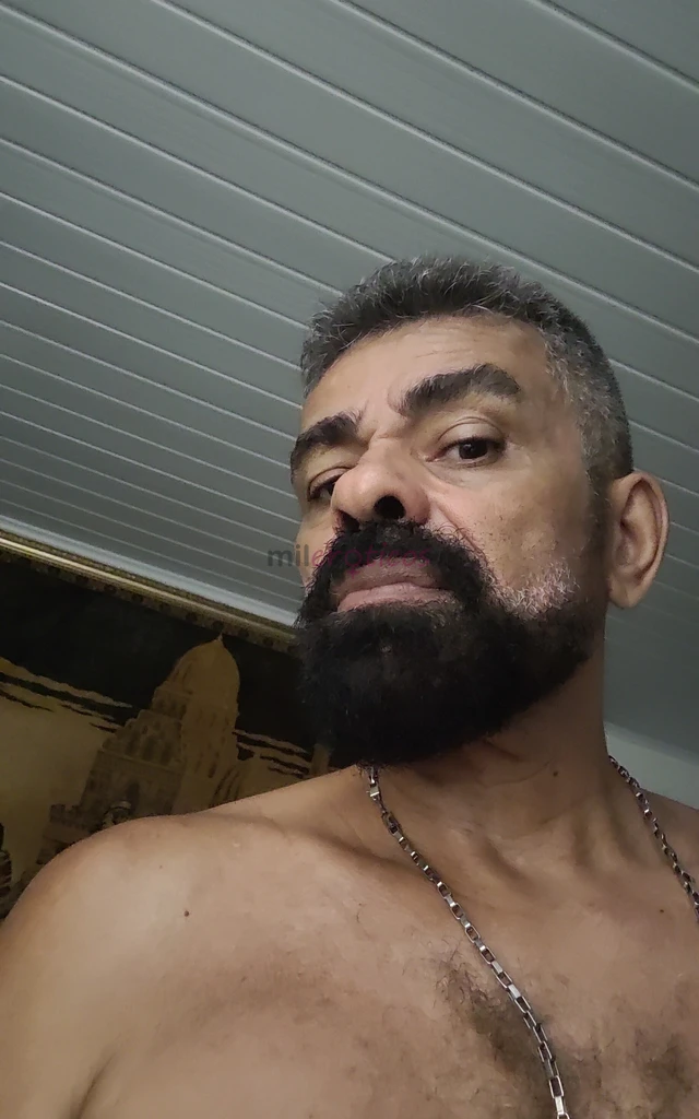 Homem maduro boa pegada pau grosso e cabecudo disponivel para homens gays passivos nao faco casal hetero atendimento 24 hrs pode chamar ate na madruga...