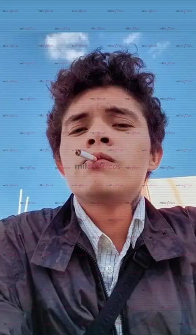 FOTOS DE HOLAME LLAMO RAFEL TENGO 23 AÑOS,DELGADO Y DISCRETO MANDAME UN MENSAJE DE TEXTO
