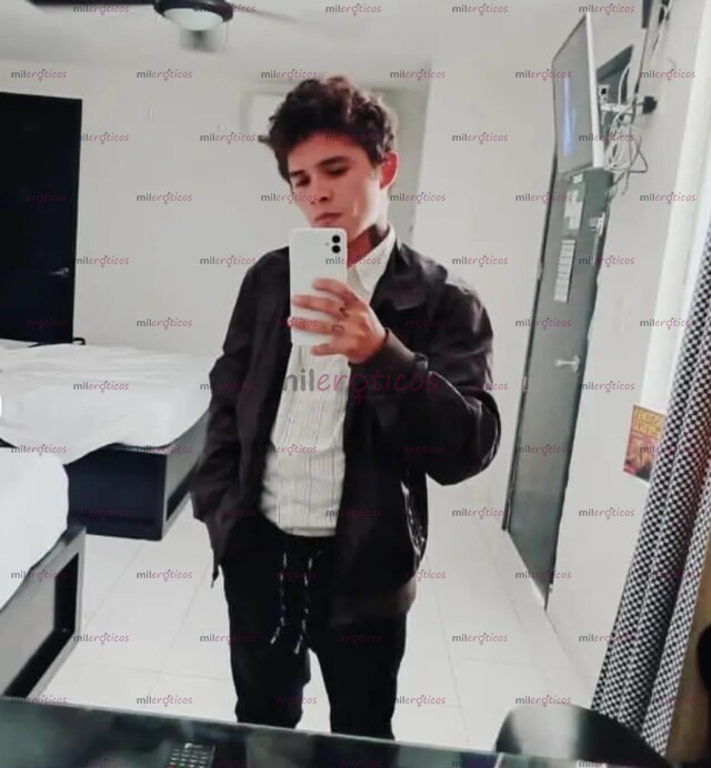 FOTOS DE HOLAME LLAMO RAFEL TENGO 23 AÑOS,DELGADO Y DISCRETO MANDAME UN MENSAJE DE TEXTO