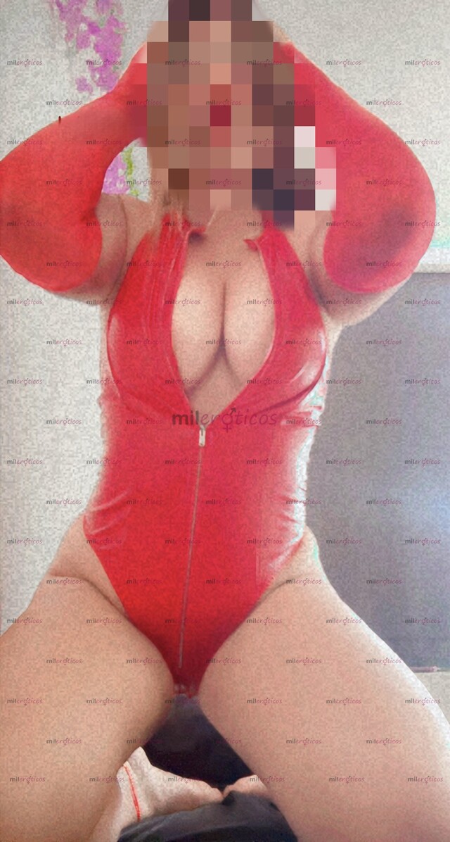 FOTOS DE CHICA CURVI PELIROJA CON OJOS VERDES Y MUY CALIENTE