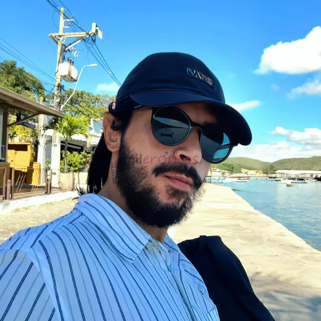 Quero te assimquero te assim as paredes tao quentes como a tua ofegante respiracaoe a musica teceu nos no seu tear padronizadovalente vibracao de amor...