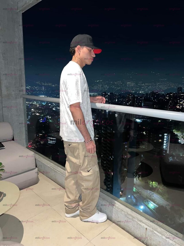 FOTOS DE MACHO SERIO CON BUENA DOTACIÓN DISPONIBLE PARA COMPLACERTE