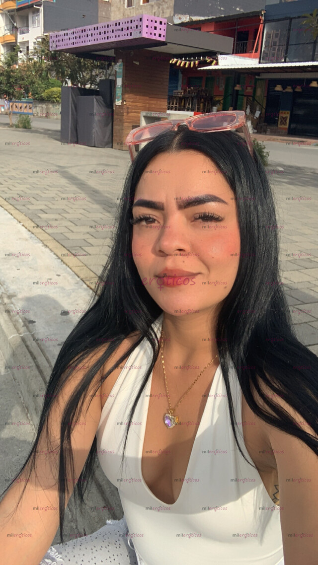 FOTOS DE BELLA JOVEN ESPRANDO POR TI , CUERPO DE GYM PELI NEGRA LARGO CON BUEN CULO