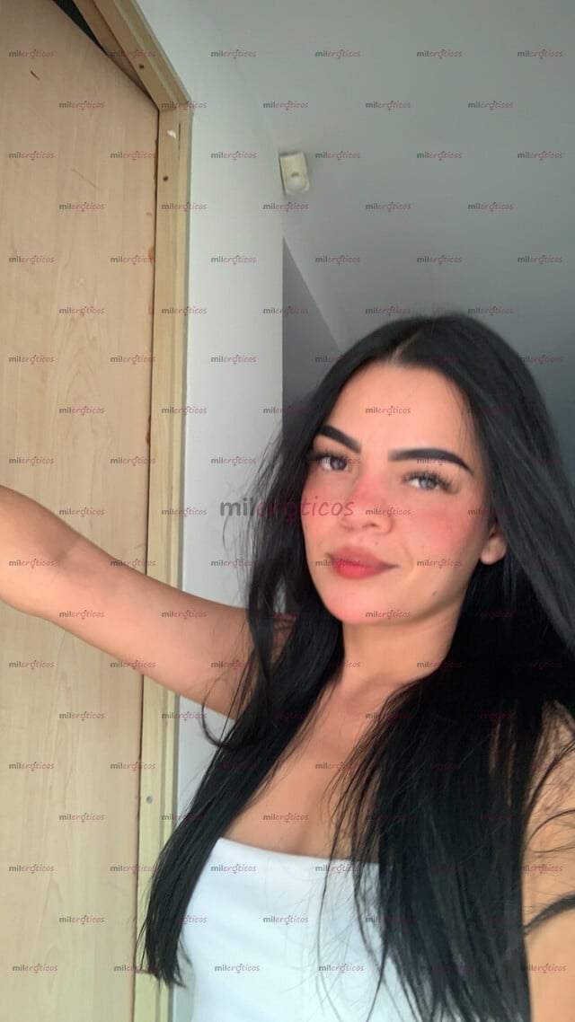 FOTOS DE BELLA JOVEN ESPRANDO POR TI , CUERPO DE GYM PELI NEGRA LARGO CON BUEN CULO