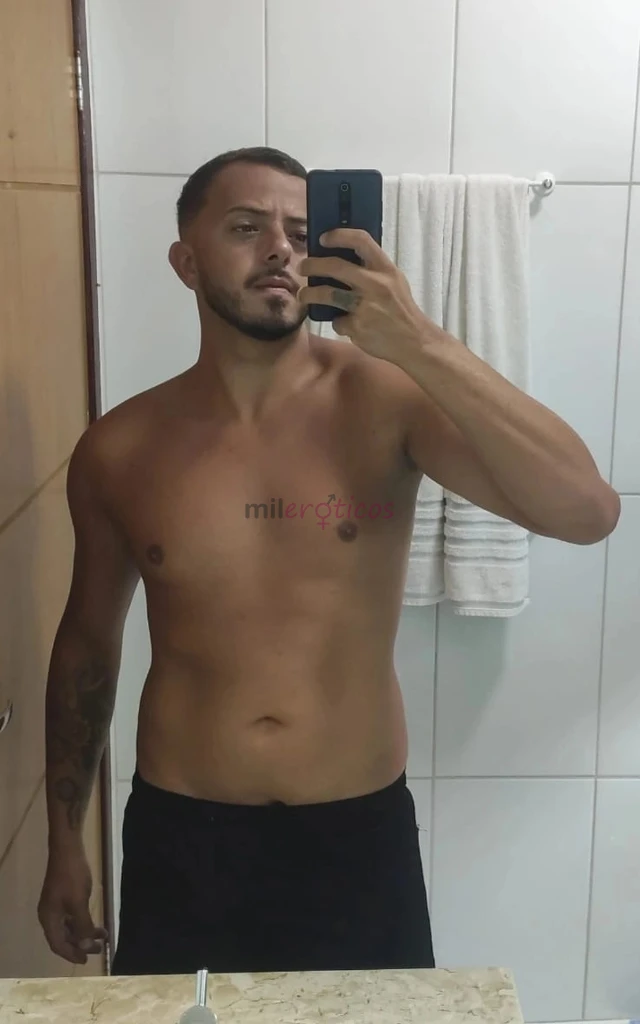 Sou um garoto de programa educado higienico e extremamente discreto ideal para quem busca prazer com tranquilidade sem pressa e sem experiencias mecan...