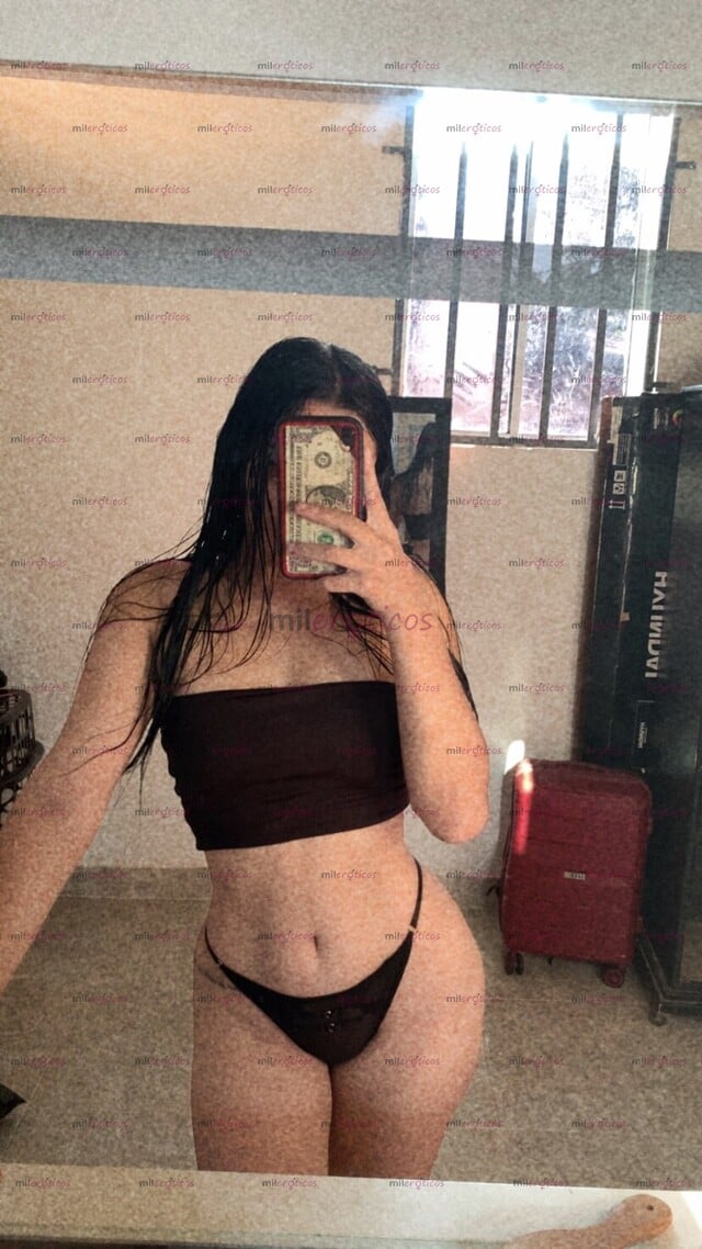FOTOS DE BELLA JOVEN ESPRANDO POR TI , CUERPO DE GYM PELI NEGRA LARGO CON BUEN CULO
