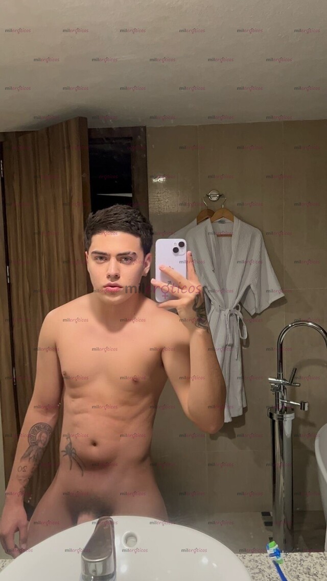 FOTOS DE TE BAÑO DE LECHE MORRITO DE 19 AÑOS OJOS AZULES