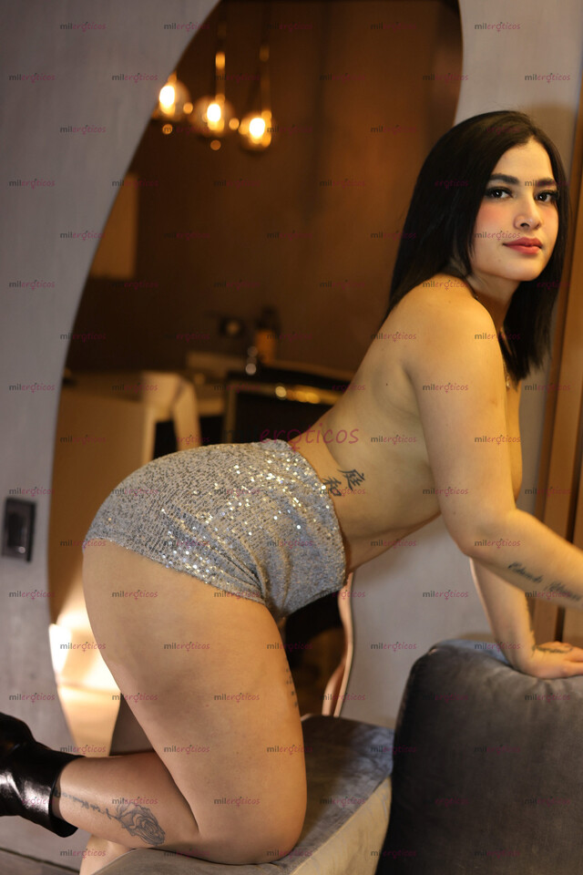 FOTOS DE TAYLOR , LA TATUADA QUE LE ENCANTA LA LECHE