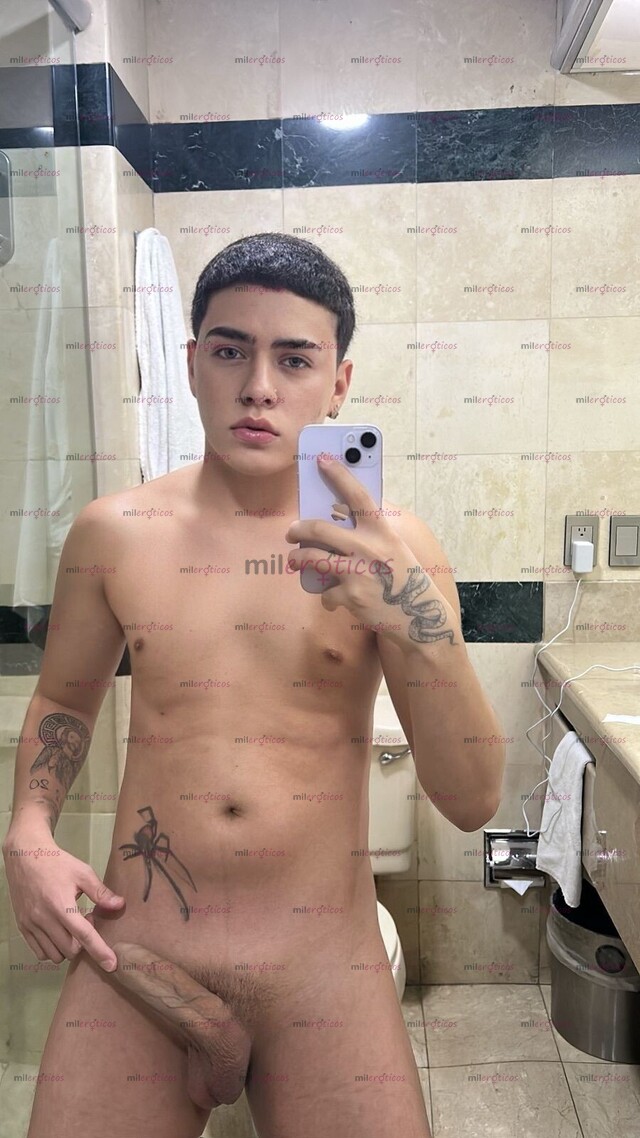FOTOS DE TE BAÑO DE LECHE MORRITO DE 19 AÑOS OJOS AZULES