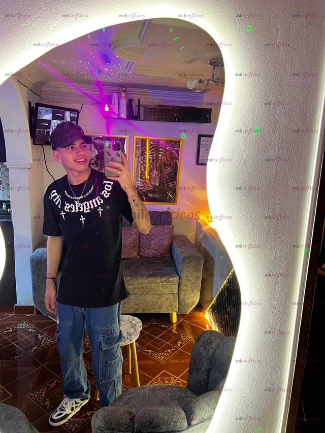 FOTOS DE MACHO SERIO CON BUENA DOTACIÓN DISPONIBLE PARA COMPLACERTE