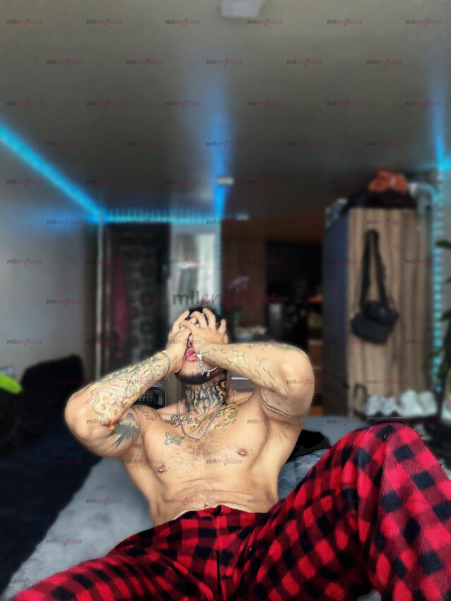 FOTOS DE VICTOR EVANZ ,CHICO FIT CON GANAS DE EXPERIMENTAR SU SEXUALIDAD