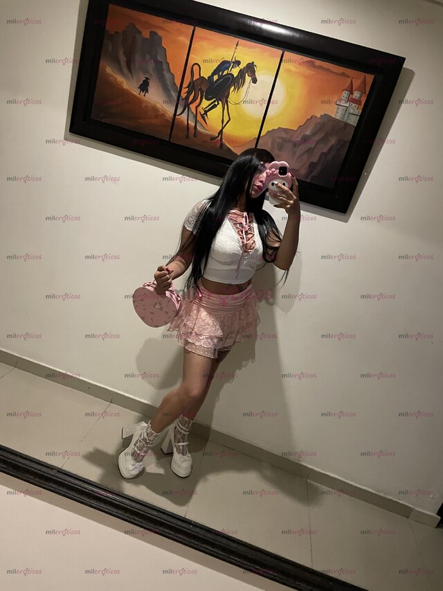 FOTOS DE HERMOSA UNIVERSITARIA CON CURVAS, NATURALES