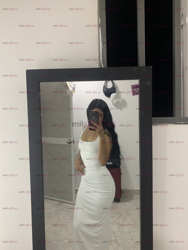 FOTOS DE BELLA JOVEN ESPRANDO POR TI , CUERPO DE GYM PELI NEGRA LARGO CON BUEN CULO