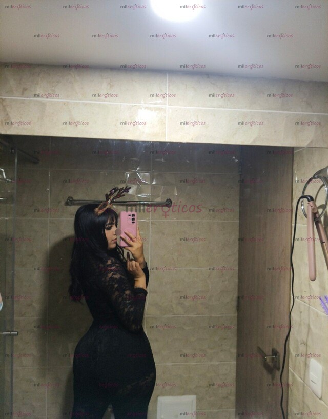 FOTOS DE EXCLUSIVO: PELINEGRA DE OJOS ESMERALDA CONTENIDO PREMIUM