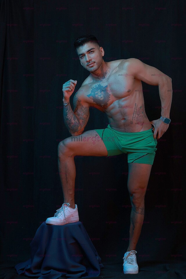 FOTOS DE MEXICANO SEXY Y CALIENTE DISPUESTO A COMPLACERTE