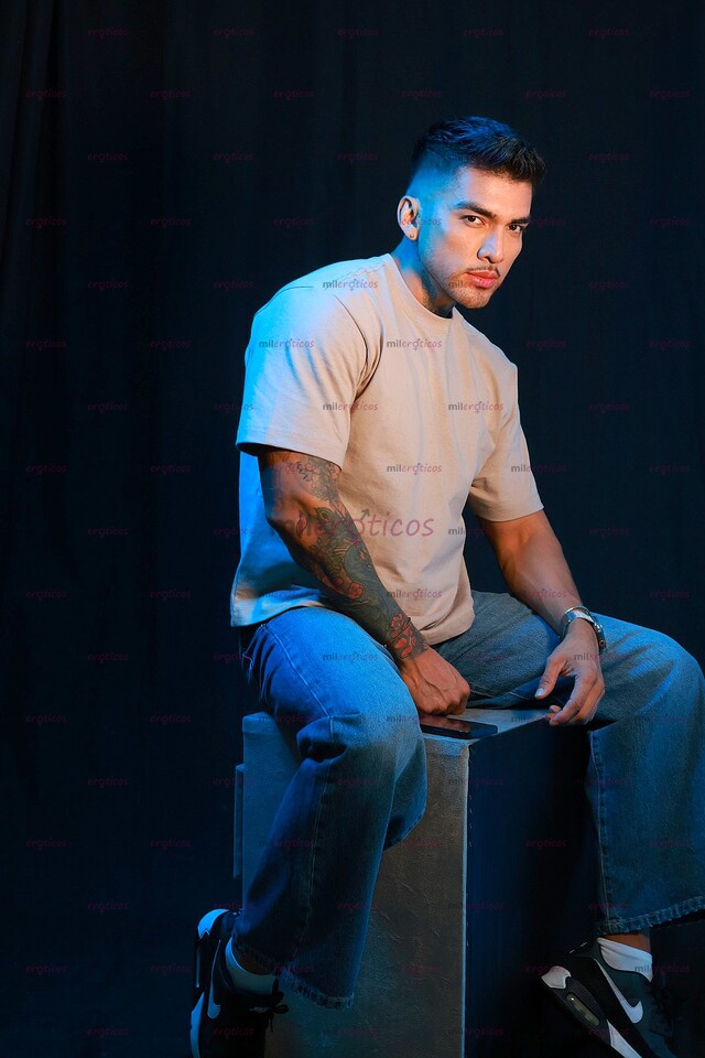 FOTOS DE MEXICANO SEXY Y CALIENTE DISPUESTO A COMPLACERTE