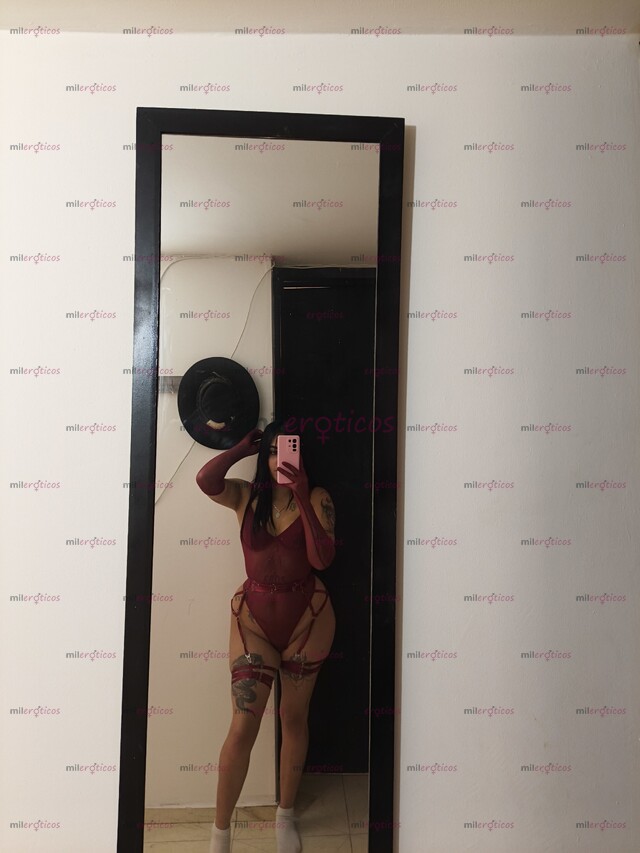 FOTOS DE EXCLUSIVO: PELINEGRA DE OJOS ESMERALDA CONTENIDO PREMIUM