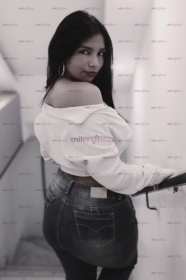 FOTOS DE PELIGROSAMENTE MORENA, IRRESISTIBLEMENTE TUYA