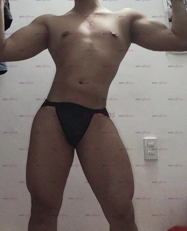 FOTOS DE CHICO PREMIUM , FITNESS , COMPLACIENTE Y UN CERDO